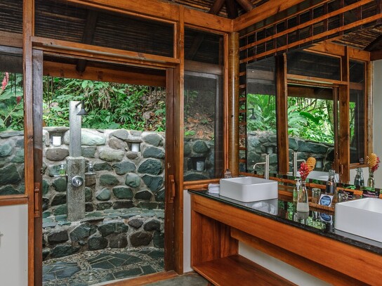 Pacuare Lodge_River Suite Deluxe_1.jpg
