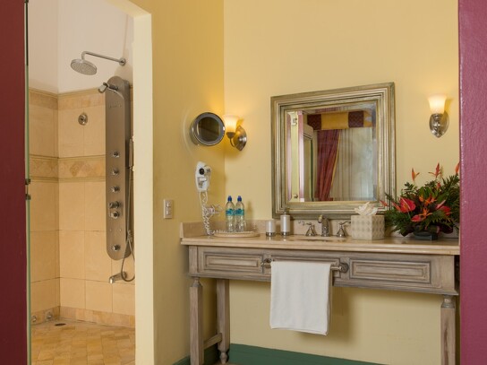 Casa Turire_Hydro Shower Orchid Suite.jpg