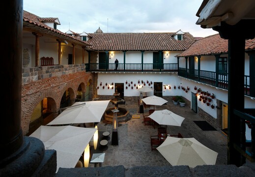 CA Premium Cusco_patios-internos_30212128708_o