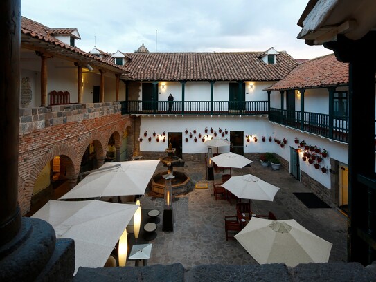CA Premium Cusco_patios-internos_30212128708_o.jpg