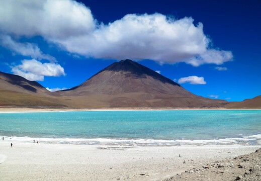 Lac de sel dans le desert d'Atacama - Chili_TravelCoffeBook