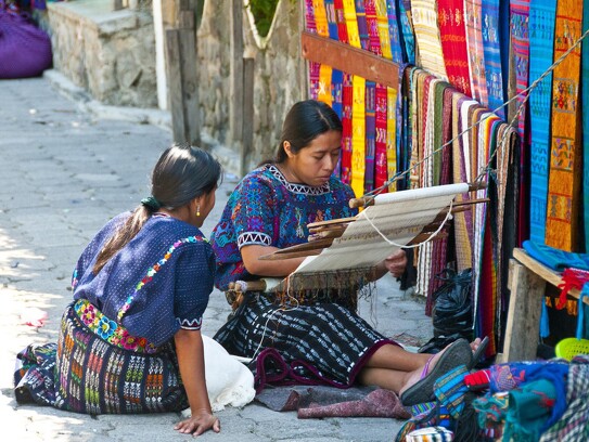 Artisanes au Guatemala par MarioZorzetto.jpg