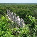 Ruines maya dans la jungle tropicale