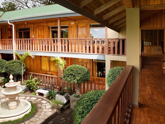 Monteverde Country Lodge -- exteriors 2