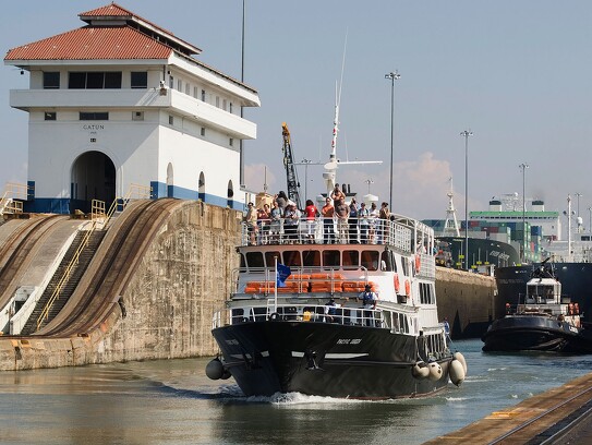 Panama-canal-cruise.jpg