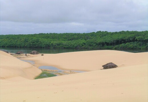 villages de pecheurs au bord de la rivière Preguiças