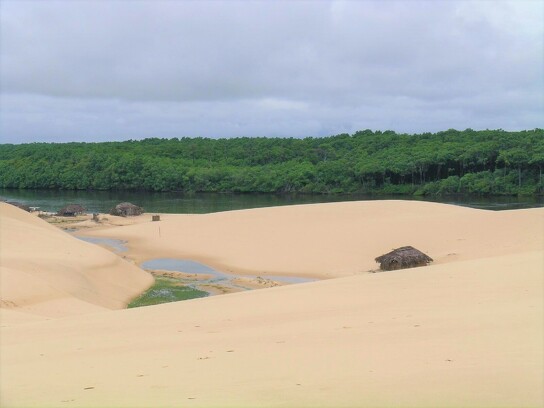 villages de pecheurs au bord de la rivière Preguiças.jpg