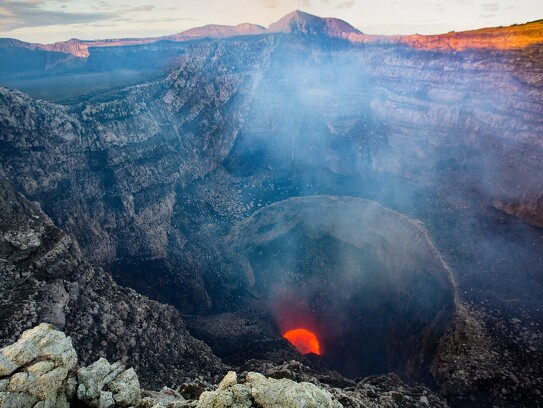 Volcan Masaya de Roberto Zuniga.jpg